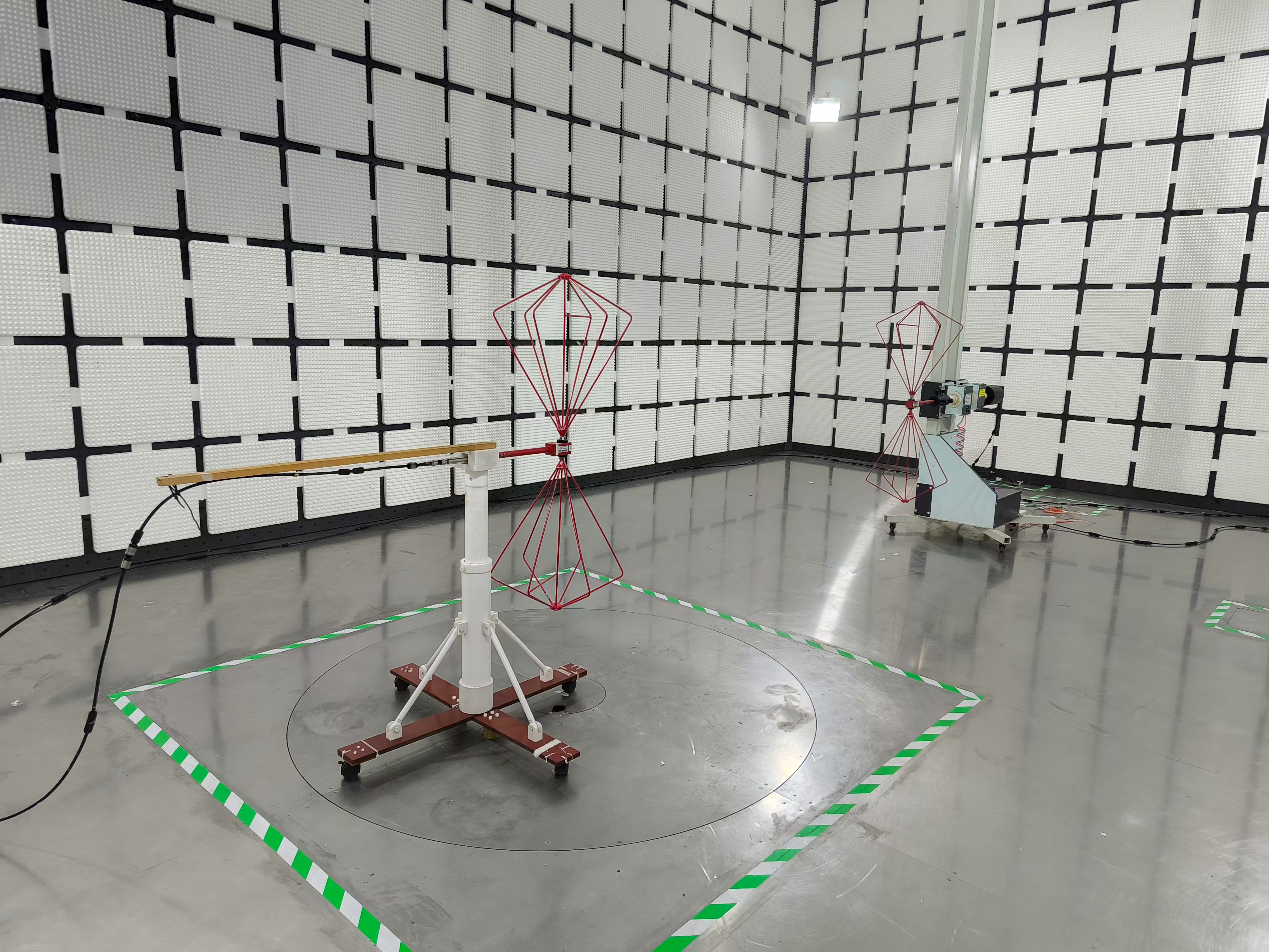 966 半電波暗室 966 半電波暗室