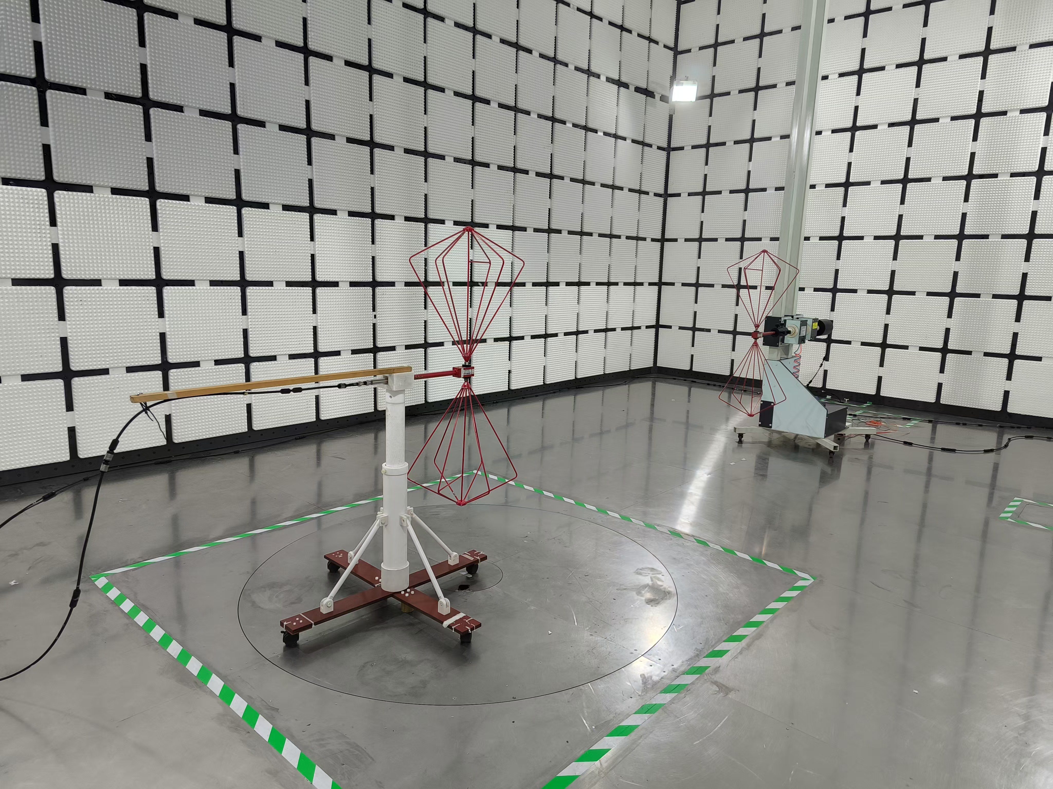 966 半電波暗室 966 半電波暗室